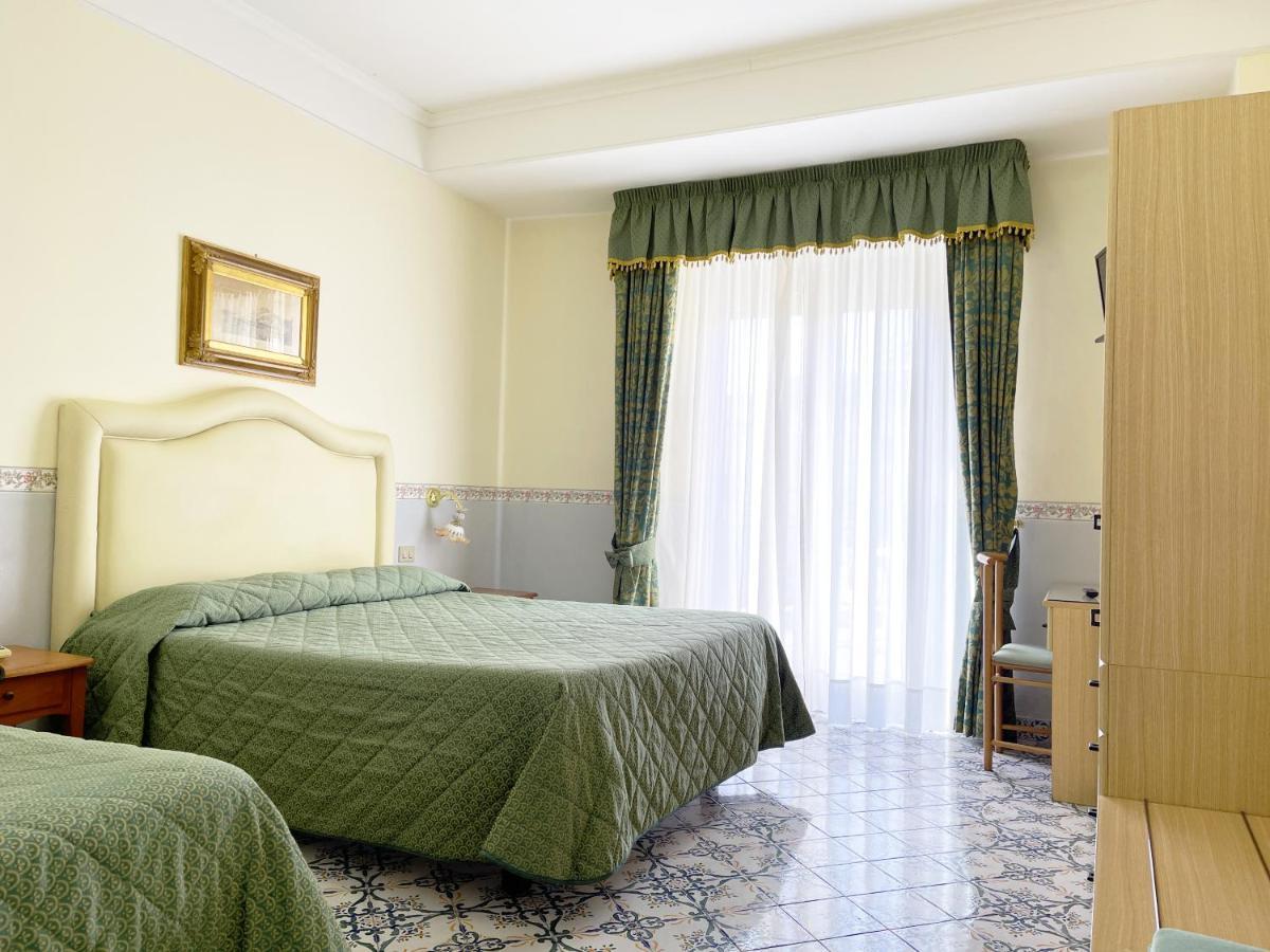 Hotel Reginella Sant'Agata sui due Golfi Exterior photo