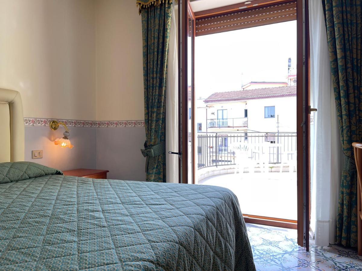 Hotel Reginella Sant'Agata sui due Golfi Exterior photo