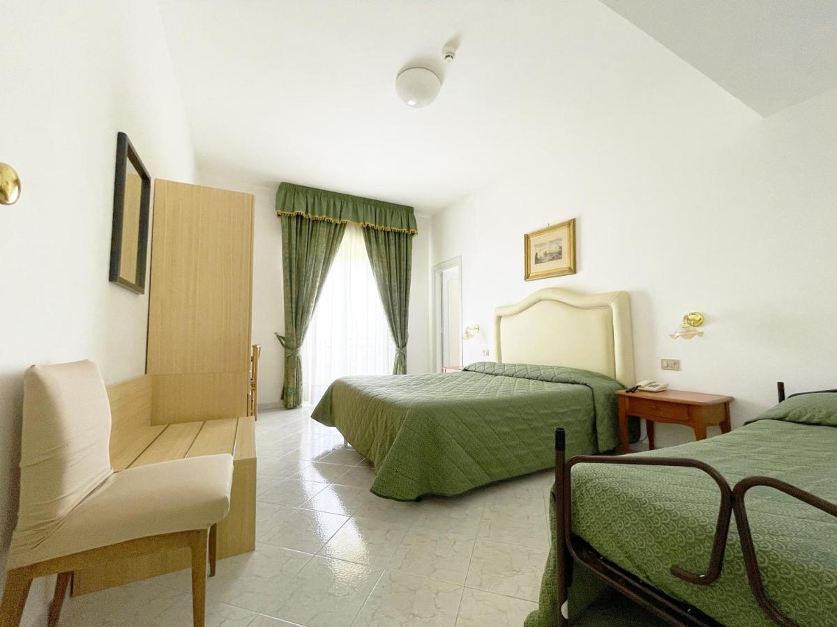 Hotel Reginella Sant'Agata sui due Golfi Exterior photo