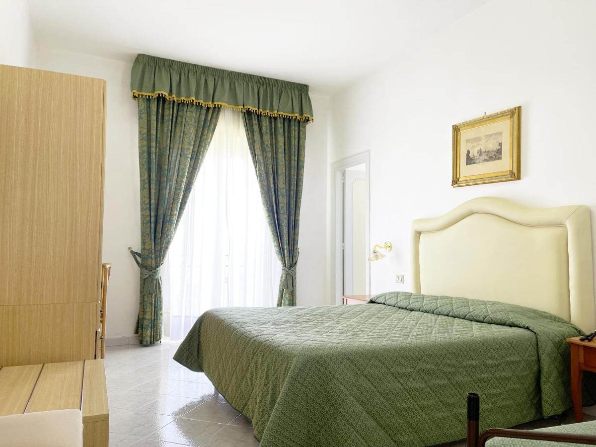 Hotel Reginella Sant'Agata sui due Golfi Exterior photo