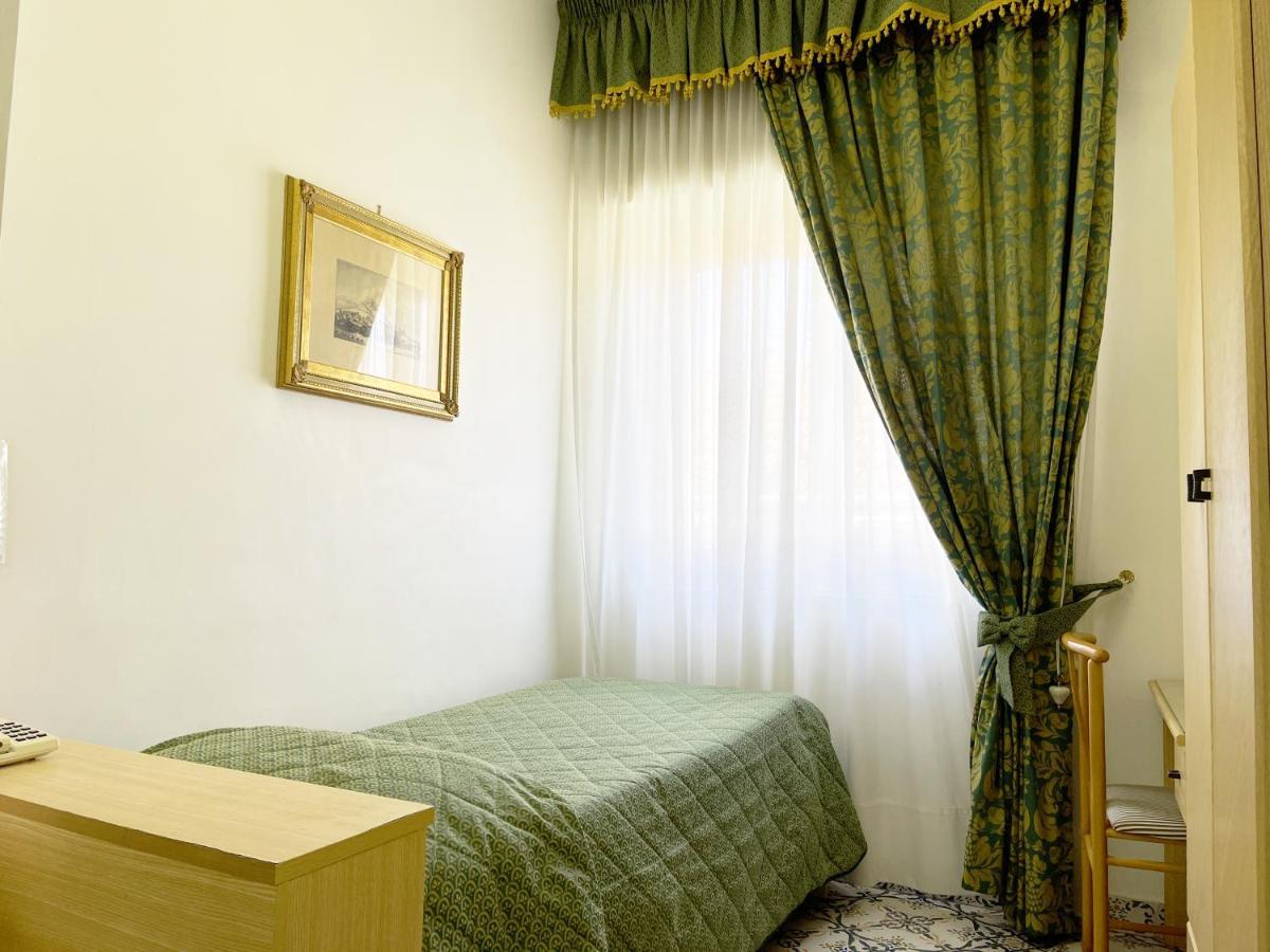 Hotel Reginella Sant'Agata sui due Golfi Exterior photo